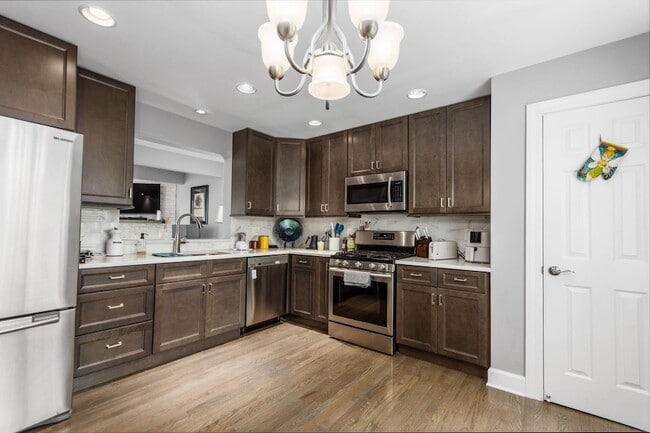 Building Photo - 6930 Avery Rd