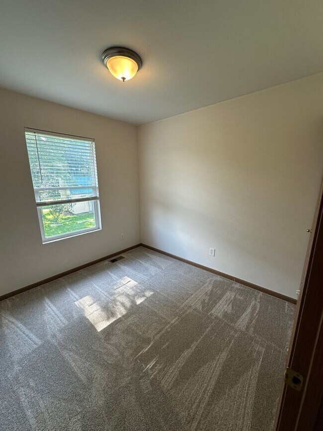 Building Photo - 222-228 Truman Ct.