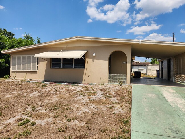Primary Photo - 324 Canyon Dr N