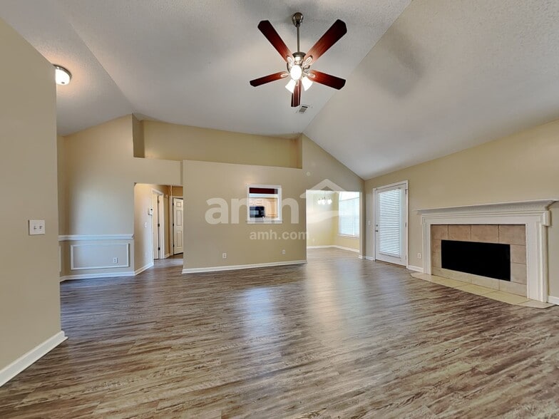 Building Photo - 139 W Tisbury Ln