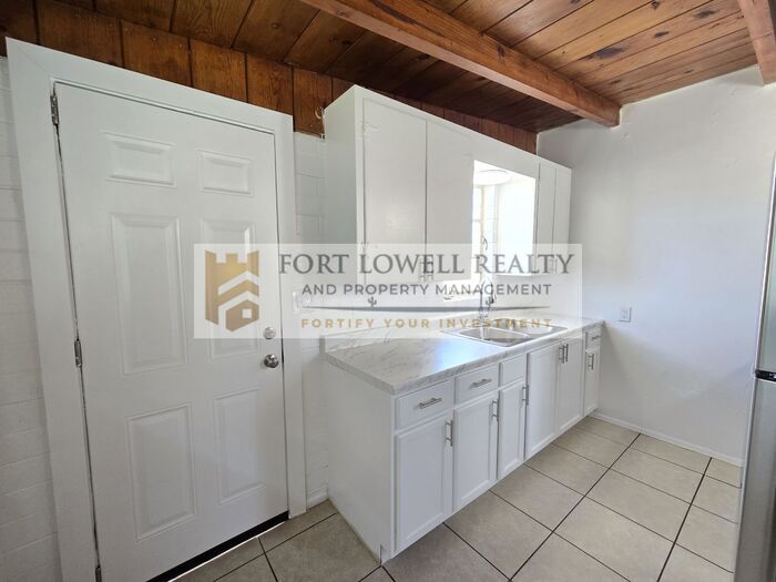 Building Photo - 3008 N Balboa Ave