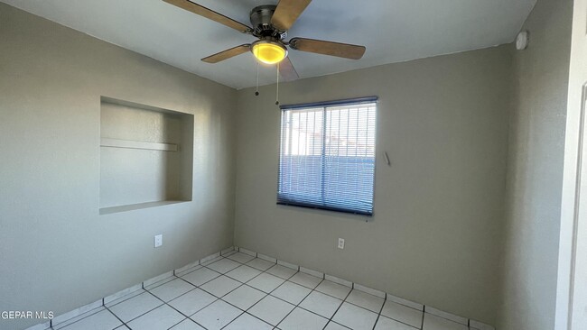 Building Photo - 11040 Sunshine Ct