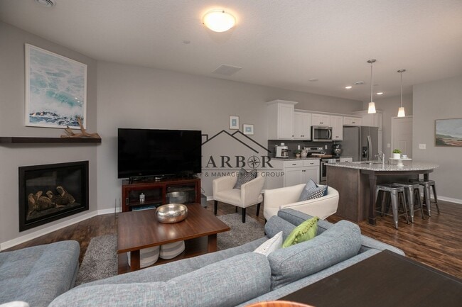 Building Photo - Contemporary 3 Bedroom Towhome in NW Roche...