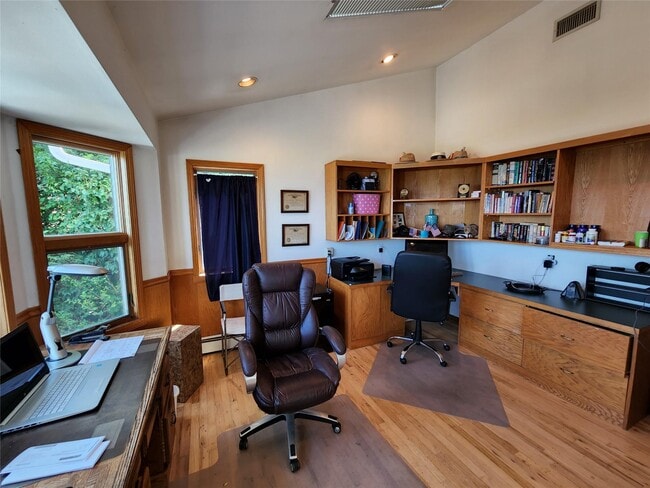 Building Photo - 7 Riverhead Rd