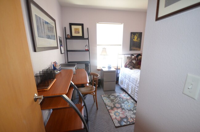 Building Photo - Deed Restricted! 3 bedroom in Monarch Town...