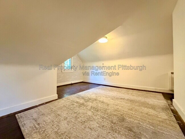 Building Photo - 152 Gordon St