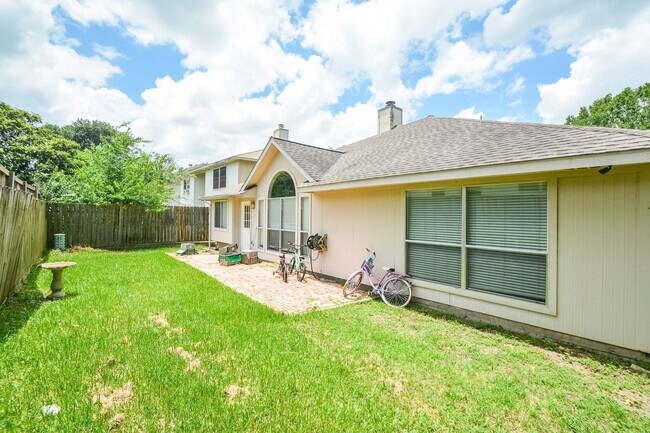 Building Photo - 19715 Lindenfield Ct