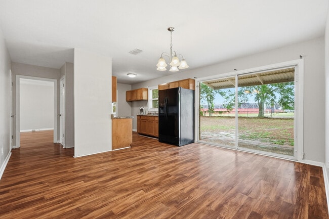 Building Photo - 358 Coral Dr SW