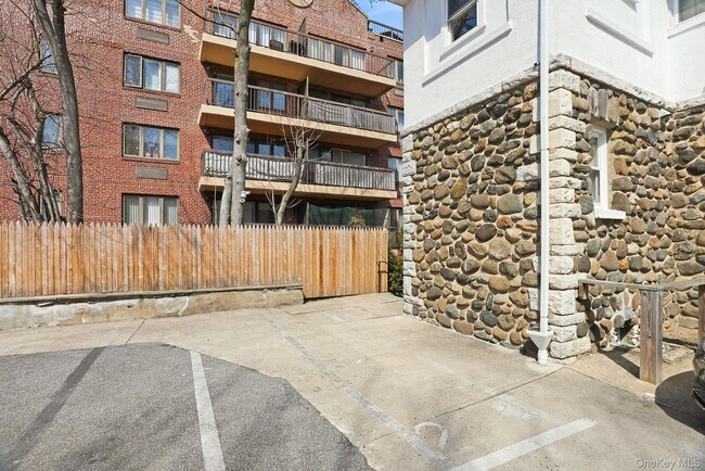 Building Photo - 109 Hillside Pl