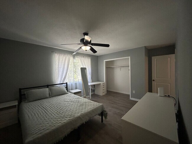 Building Photo - Adorable, Completely Furnished & Updated 2...