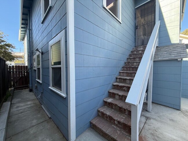 Building Photo - 513 2nd Ave