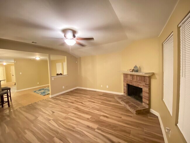 Building Photo - 513 Paddle Dr