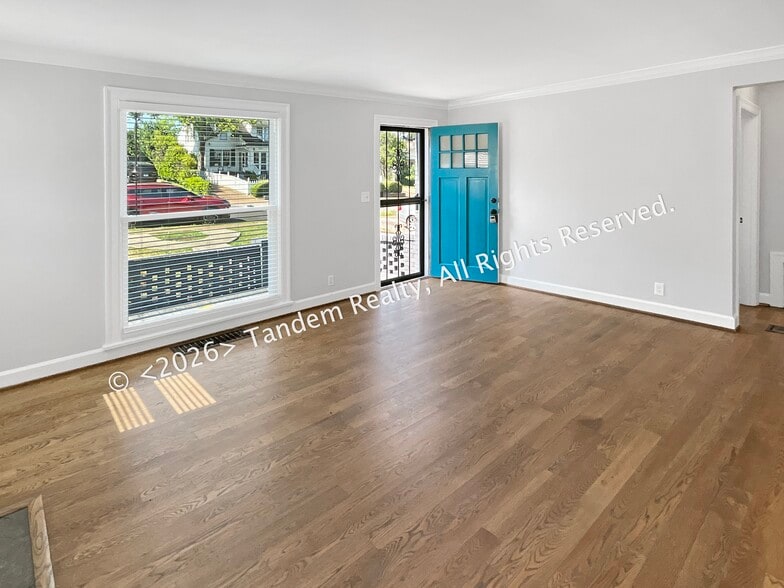 Building Photo - 2228 Ashwood Ave