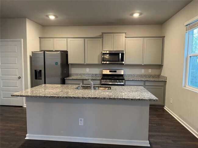 Building Photo - 146 Silver Birch Pass