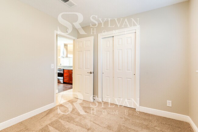 Building Photo - Feel right at home in this charming 3 bedroom, 2 bathroom home