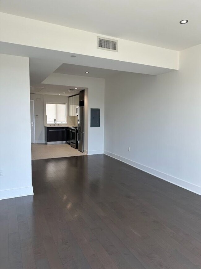 Building Photo - Wembly Park - Ashely Rental Income
