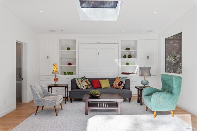 Building Photo - 15 Heuters Ln