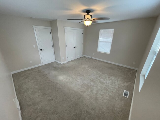 Building Photo - Large Daybreak home!