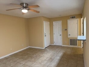 Building Photo - 16111 Aspenglenn Dr
