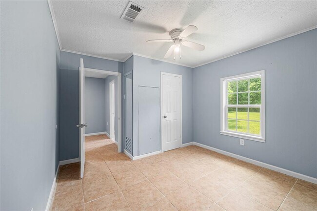 Building Photo - 20339 Pin Oak Loop