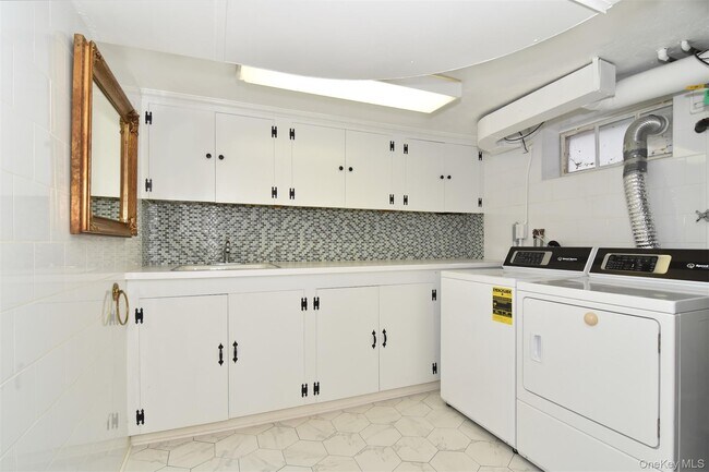 Building Photo - 68 Wildway