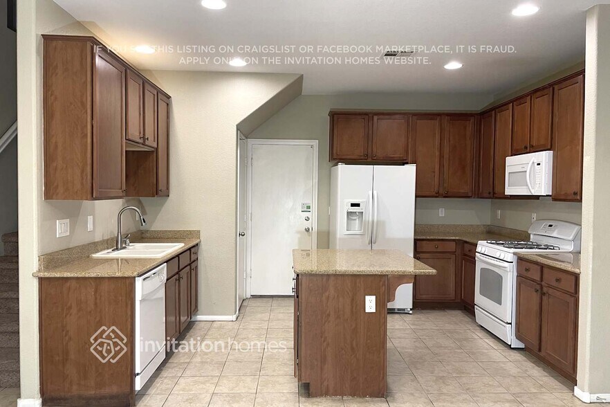 Building Photo - 628 Sumatra Pl