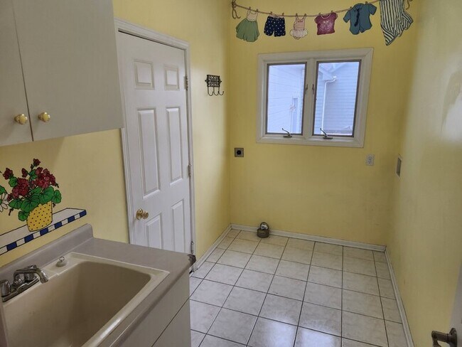 Building Photo - 13500 Sheridan Ave