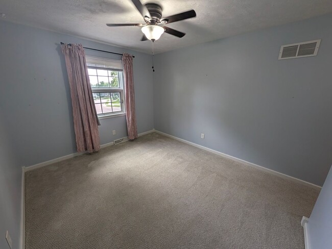 Building Photo - 808 Leprechaun Ln