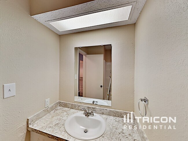 Building Photo - 2813 Whitehurst Dr