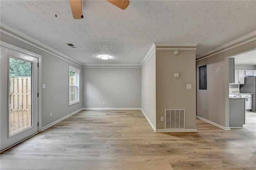 Building Photo - 3876 Meadow Creek Dr