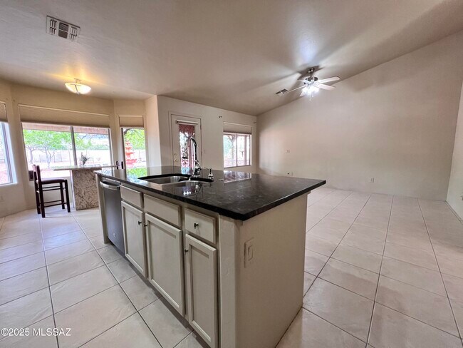 Building Photo - 8679 N Ahwatukee Way