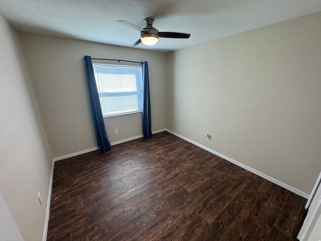 Building Photo - Your Dream Home Awaits! MASSIVE Backyard! ...