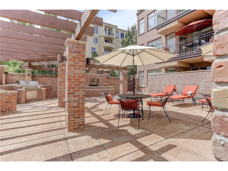 Building Photo - 2700 E Cherry Creek South Dr