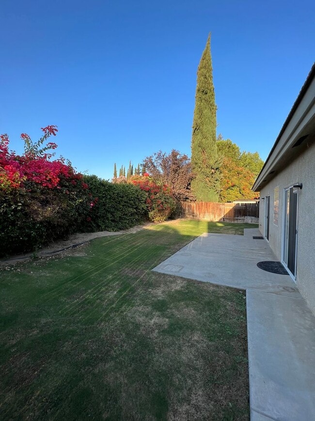 Building Photo - 9914 Paper Moon Way