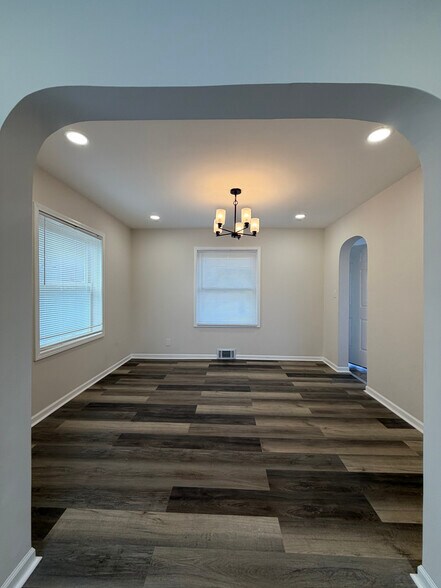 Building Photo - 1822 W 187th St