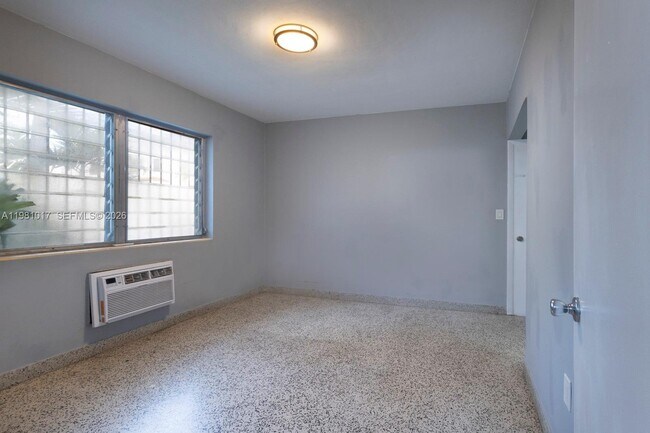 Building Photo - 101 SW 24th Ave