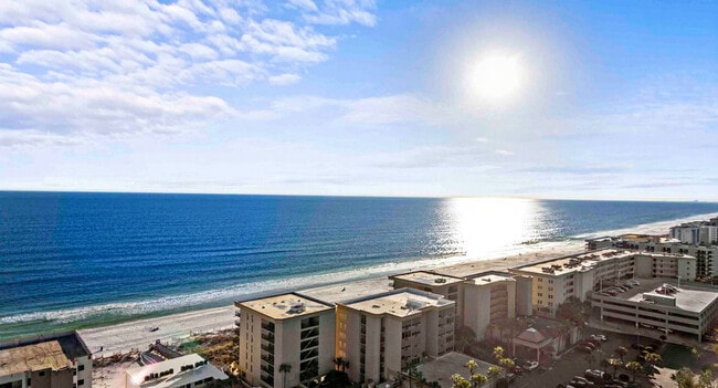 Building Photo - 556 Coral Ct