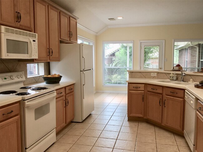 Building Photo - 114 N Queenscliff Cir