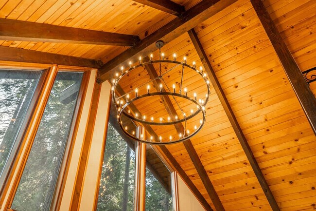 Building Photo - 300 Tomahawk Ave