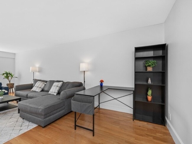 Building Photo - 131 Sewall Ave