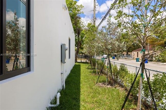Building Photo - 6852 NW 4th Ave