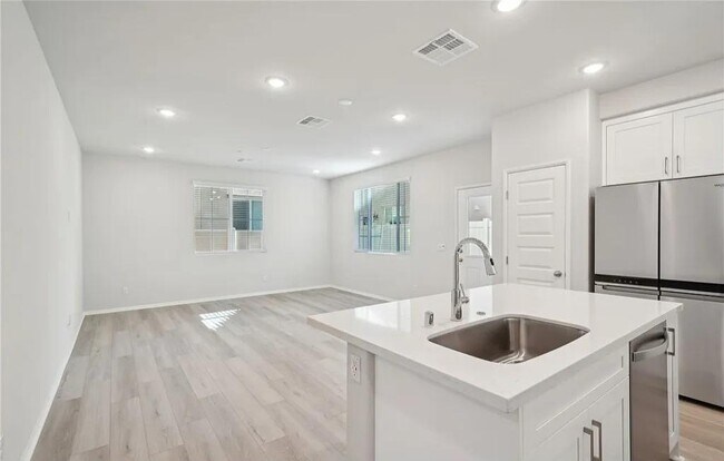 Building Photo - 40411 Via Cava