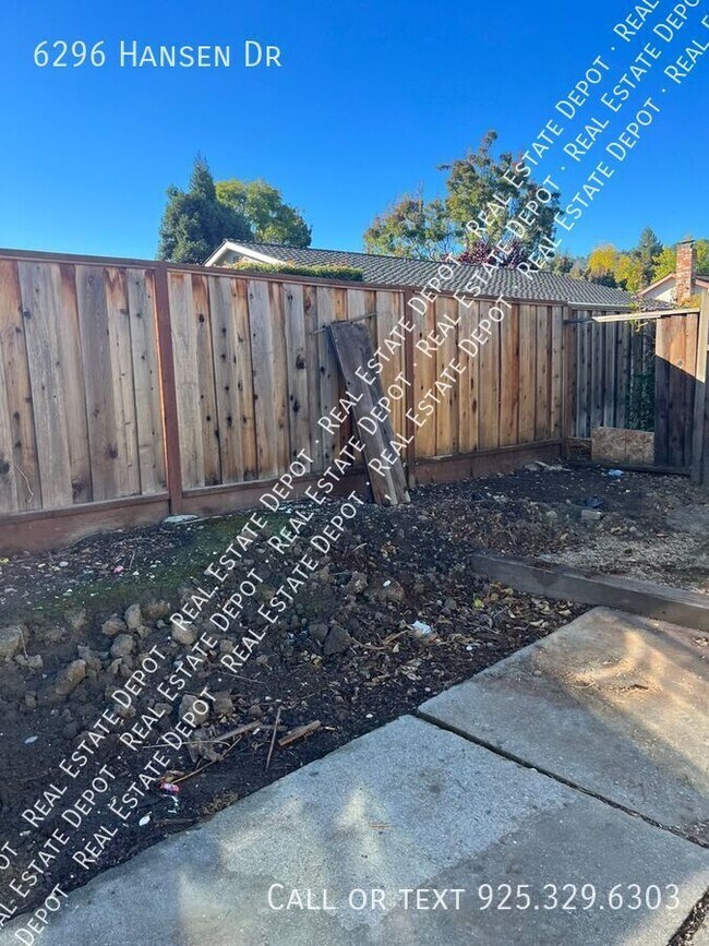 Building Photo - 6296 Hansen Dr