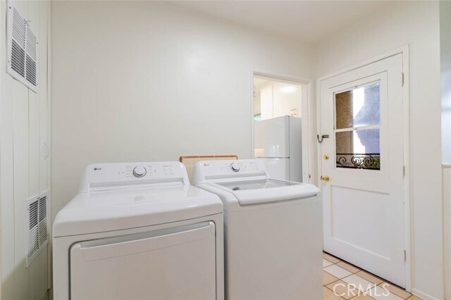 Building Photo - 1305 E Glenoaks Blvd