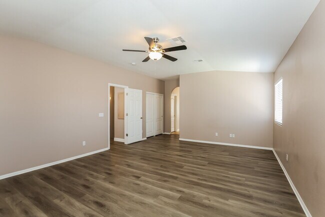 Building Photo - 1102 Broomfield Dr