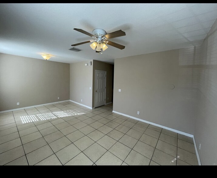 Building Photo - 1255 Charlesworth Dr