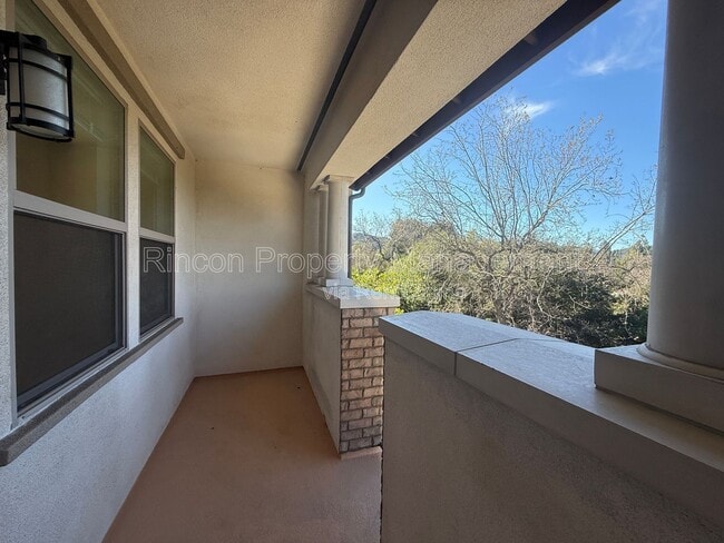 Building Photo - 43 Jensen Ct