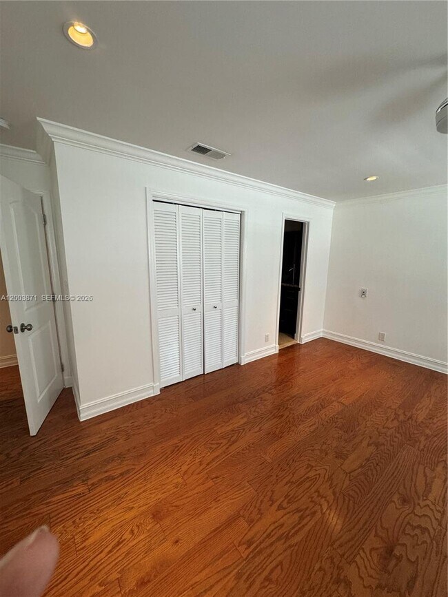 Building Photo - 3920 Woodside Dr