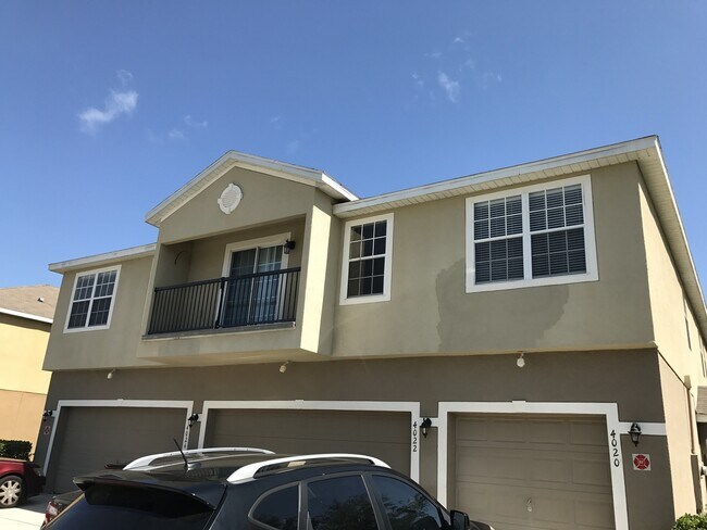 Primary Photo - Great 2 Bedroom 2 Bath Home located in the...