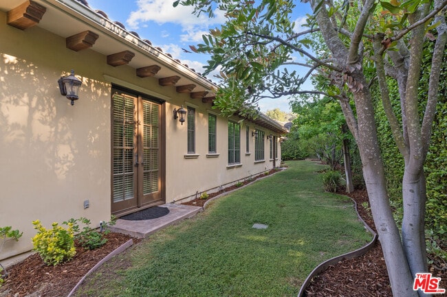 Building Photo - 3697 Benedict Canyon Ln